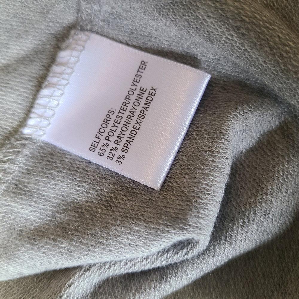 NWT Gray Hooded Sweater with Girraffe Print Size Large - Picture 4 of 4